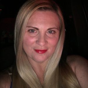 Meet your Posher, Delphine